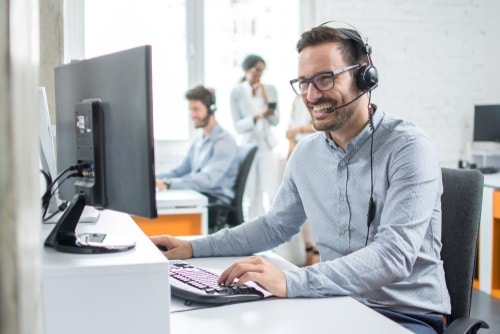 customer-service-operator-smiling-to-answer-the-phone